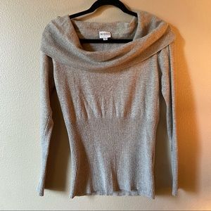 Sioni studio sweater size medium